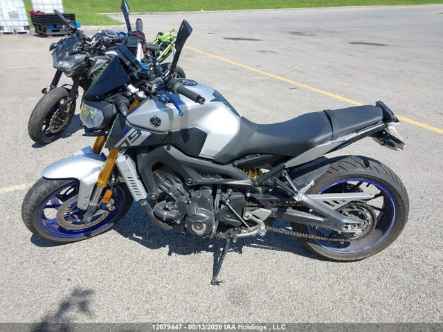 Yamaha FZ09 2015 JYARN33NXFA000989 Image 16