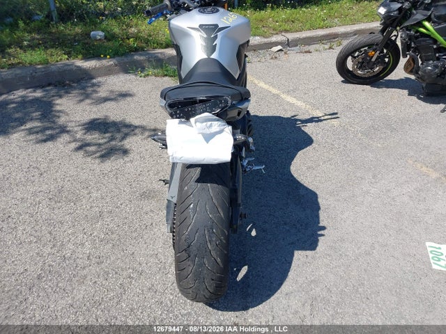 Yamaha FZ09 2015 JYARN33NXFA000989 Image 17