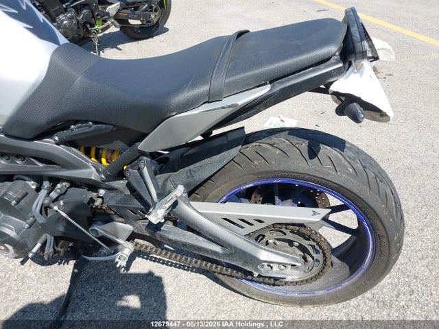 Yamaha FZ09 2015 JYARN33NXFA000989 Image 18