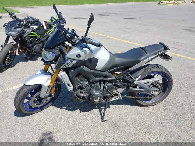 Yamaha FZ09 2015 JYARN33NXFA000989 Image 19