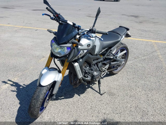 Yamaha FZ09 2015 JYARN33NXFA000989 Image 2