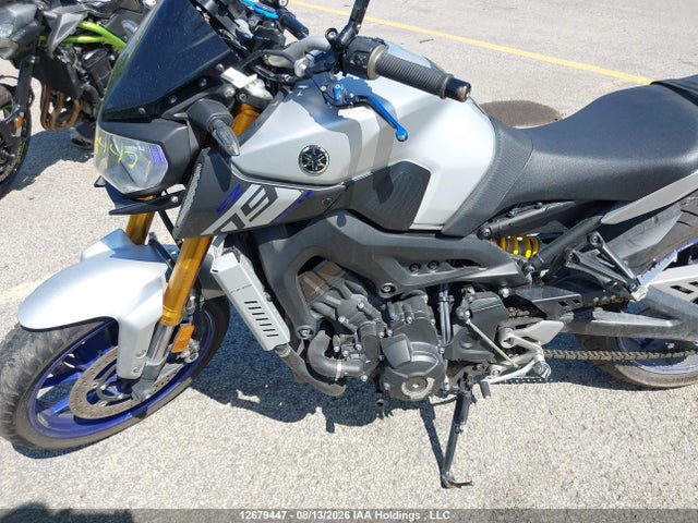 Yamaha FZ09 2015 JYARN33NXFA000989 Image 20