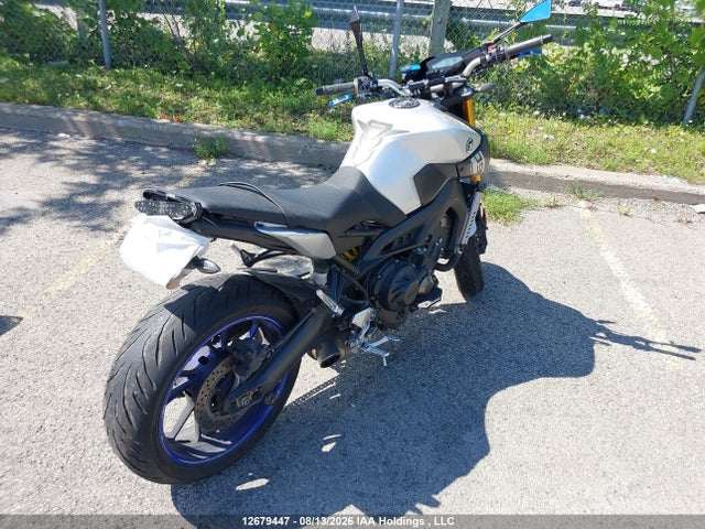 Yamaha FZ09 2015 JYARN33NXFA000989 Image 4