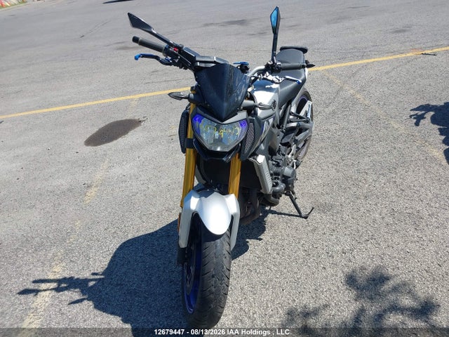 Yamaha FZ09 2015 JYARN33NXFA000989 Image 5