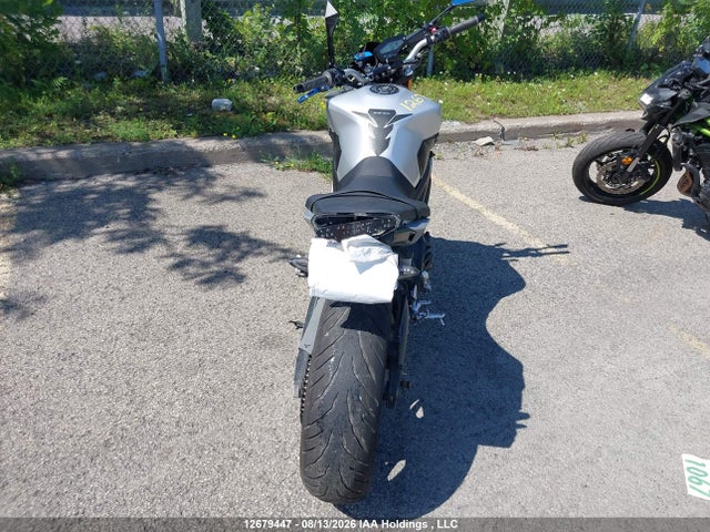 Yamaha FZ09 2015 JYARN33NXFA000989 Image 6