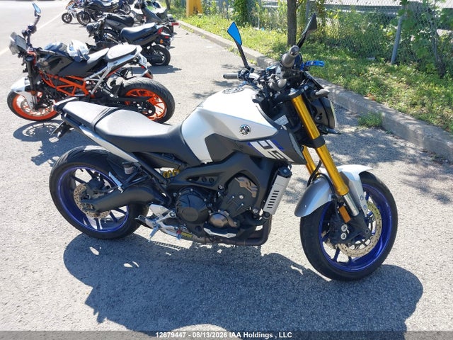 Yamaha FZ09 2015 JYARN33NXFA000989 Image 8
