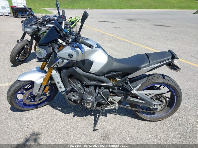 Yamaha FZ09 2015 JYARN33NXFA000989 Image 9
