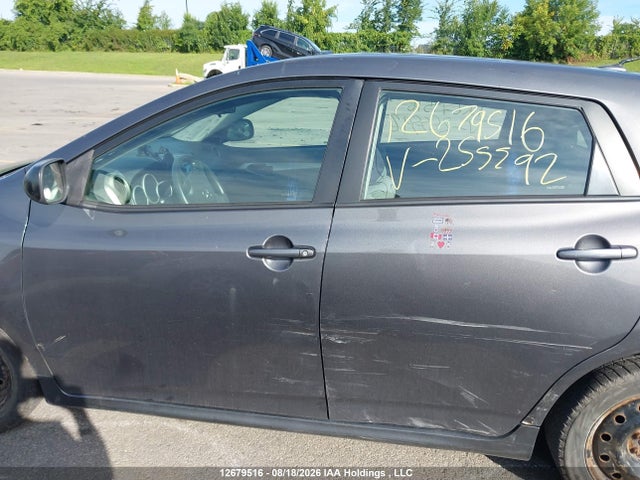 12679516 :رقم المزاد ، 2T1KU4EE8AC255592 vin ، 2010 Toyota Matrix مزاد بيع