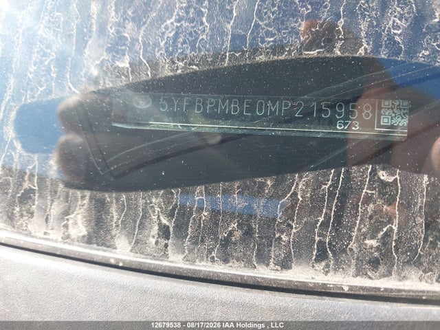 12679538 :رقم المزاد ، 5YFBPMBE0MP215958 vin ، 2021 Toyota Corolla Le مزاد بيع