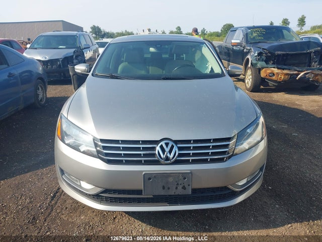 2013 Volkswagen Passat Sel მანქანა იყიდება აუქციონზე, vin: 1VWCN7A30DC016927, აუქციონის ნომერი: 12679623