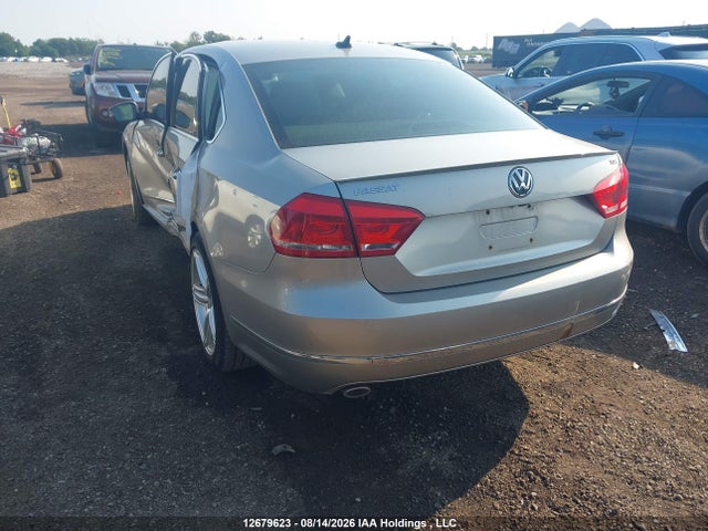 2013 Volkswagen Passat Sel მანქანა იყიდება აუქციონზე, vin: 1VWCN7A30DC016927, აუქციონის ნომერი: 12679623