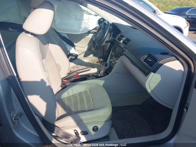 2013 Volkswagen Passat Sel მანქანა იყიდება აუქციონზე, vin: 1VWCN7A30DC016927, აუქციონის ნომერი: 12679623