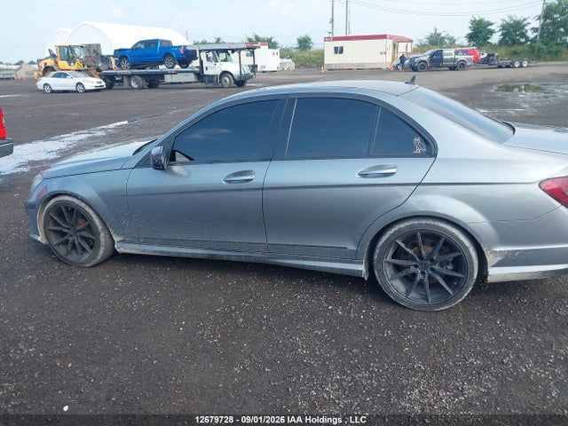 2013 Mercedes-benz C 300 4matic მანქანა იყიდება აუქციონზე, vin: WDDGF8AB4DA755783, აუქციონის ნომერი: 12679728