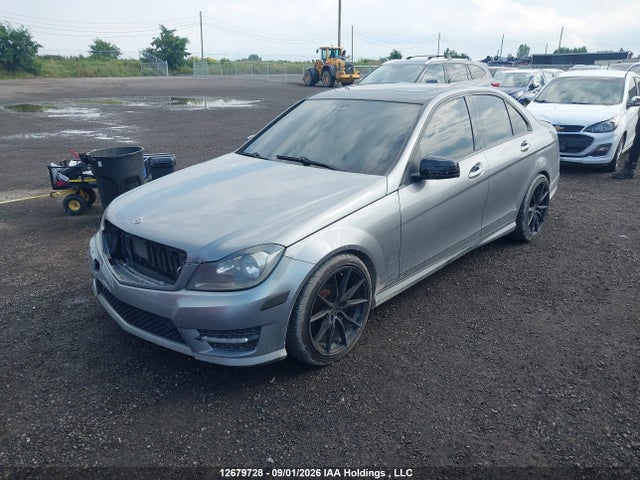 2013 Mercedes-benz C 300 4matic მანქანა იყიდება აუქციონზე, vin: WDDGF8AB4DA755783, აუქციონის ნომერი: 12679728