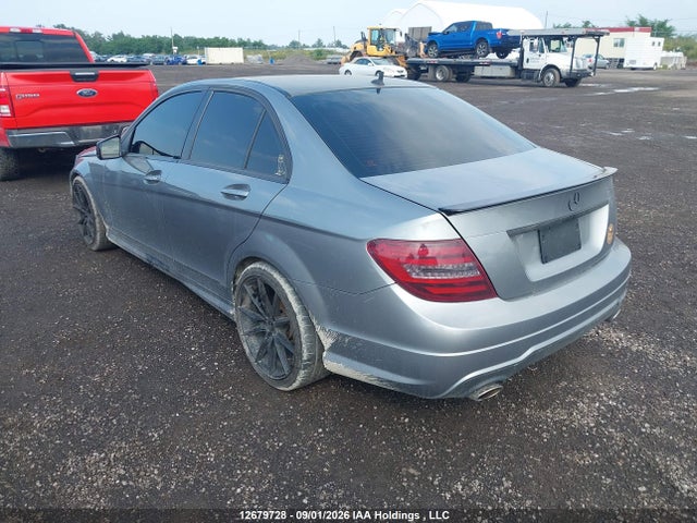 2013 Mercedes-benz C 300 4matic მანქანა იყიდება აუქციონზე, vin: WDDGF8AB4DA755783, აუქციონის ნომერი: 12679728