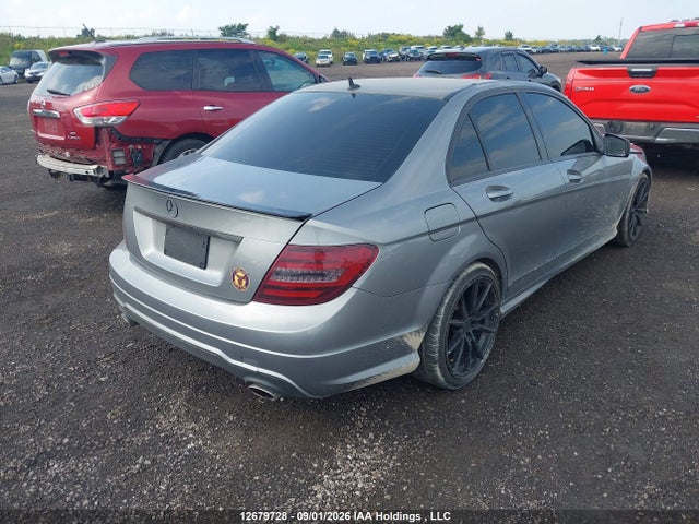 2013 Mercedes-benz C 300 4matic მანქანა იყიდება აუქციონზე, vin: WDDGF8AB4DA755783, აუქციონის ნომერი: 12679728