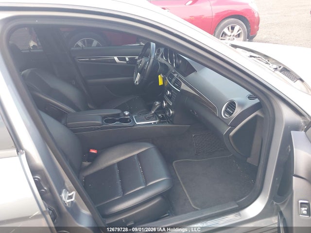 2013 Mercedes-benz C 300 4matic მანქანა იყიდება აუქციონზე, vin: WDDGF8AB4DA755783, აუქციონის ნომერი: 12679728