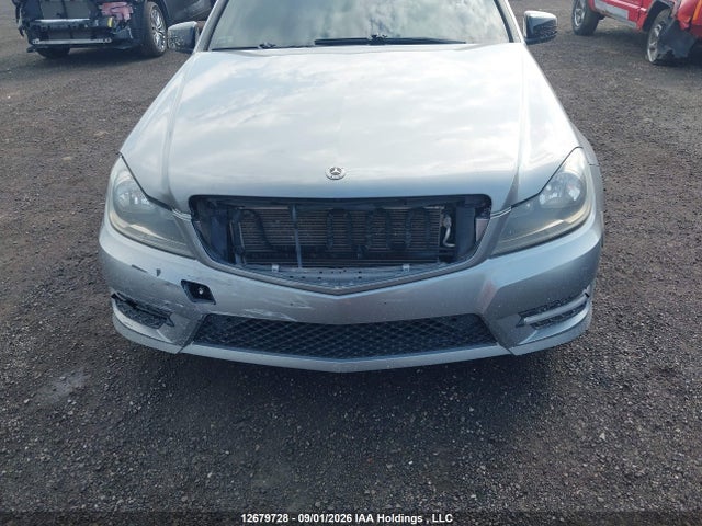 2013 Mercedes-benz C 300 4matic მანქანა იყიდება აუქციონზე, vin: WDDGF8AB4DA755783, აუქციონის ნომერი: 12679728