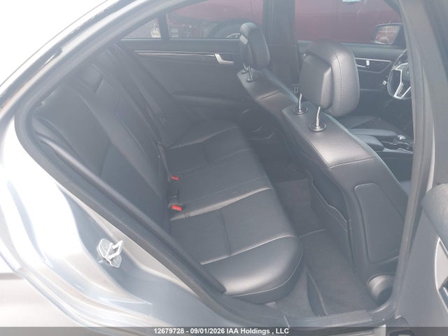2013 Mercedes-benz C 300 4matic მანქანა იყიდება აუქციონზე, vin: WDDGF8AB4DA755783, აუქციონის ნომერი: 12679728