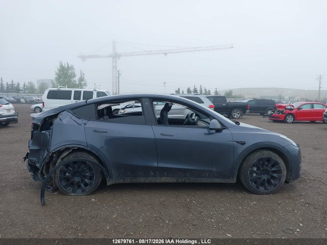 Tesla Model Y Long Range 2022 7SAYGDEE2NF354396 Image 13