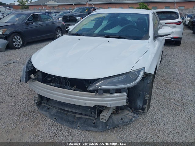 Chrysler 200 LX 2015 1C3CCCFB5FN618218 Image 2