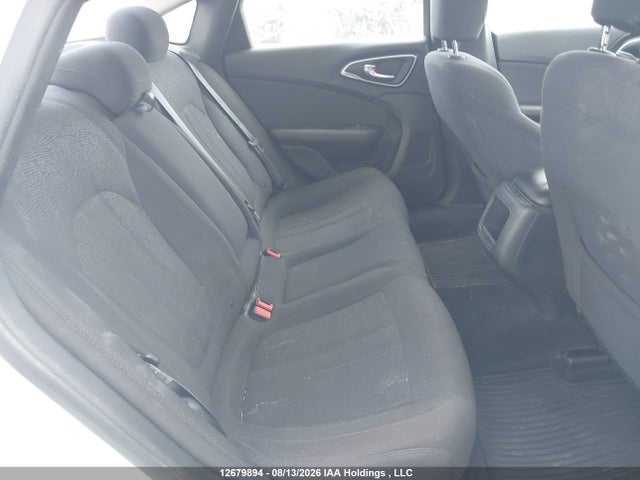 Chrysler 200 LX 2015 1C3CCCFB5FN618218 Image 8