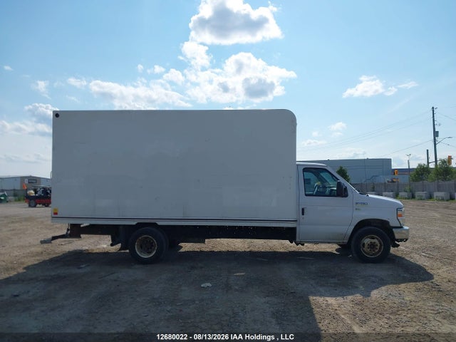 Ford Econoline E450 Super Duty Cutaway Van 2019 1FDWE4F63KDC38267 Image 13
