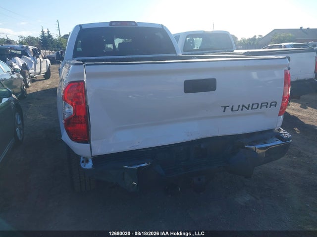 12680030 :رقم المزاد ، 5TFUY5F15JX709930 vin ، 2018 Toyota Tundra Sr5 Plus 5.7l V8 مزاد بيع