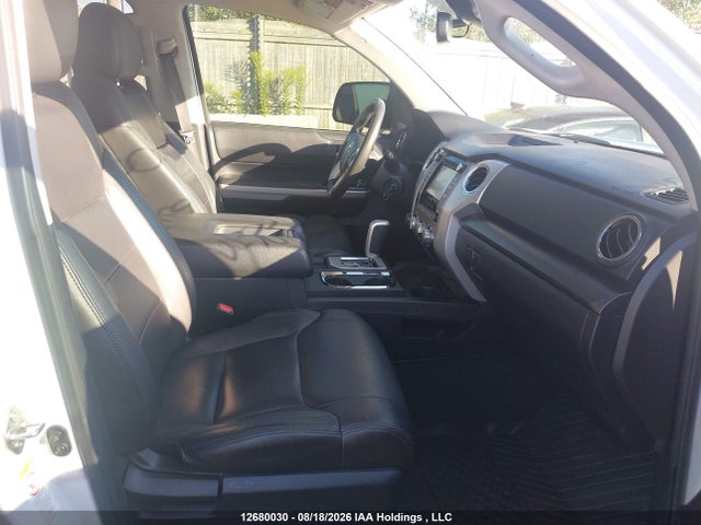 12680030 :رقم المزاد ، 5TFUY5F15JX709930 vin ، 2018 Toyota Tundra Sr5 Plus 5.7l V8 مزاد بيع
