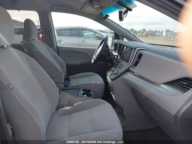 2016 Toyota Sienna Le მანქანა იყიდება აუქციონზე, vin: 5TDJK3DC1GS136049, აუქციონის ნომერი: 12680188