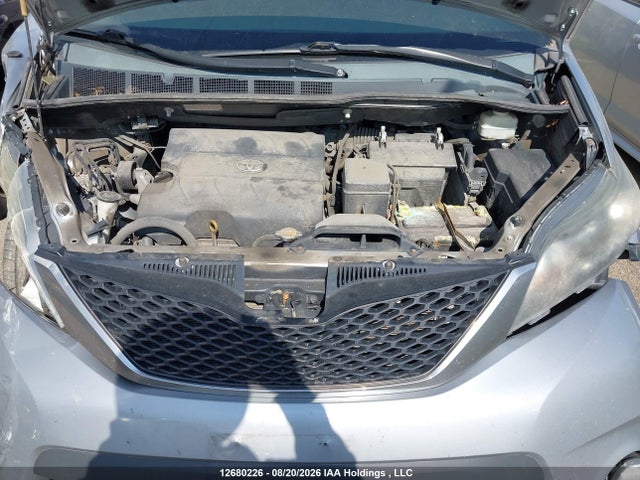 5TDXK3DC4ES410934 Toyota Sienna Sport