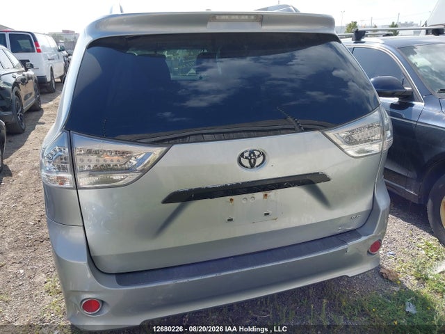 5TDXK3DC4ES410934 Toyota Sienna Sport