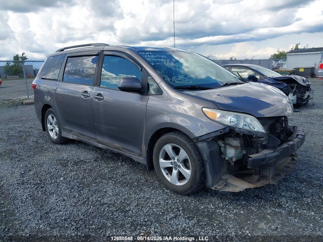 12680548 :رقم المزاد ، 5TDKZ3DCXKS011303 vin ، 2019 Toyota Sienna Le 8-passenger مزاد بيع