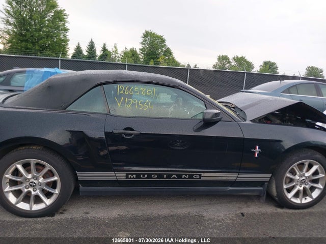 12665801 :رقم المزاد ، 1ZVBP8EM7B5129564 vin ، 2011 Ford Mustang Convertible مزاد بيع