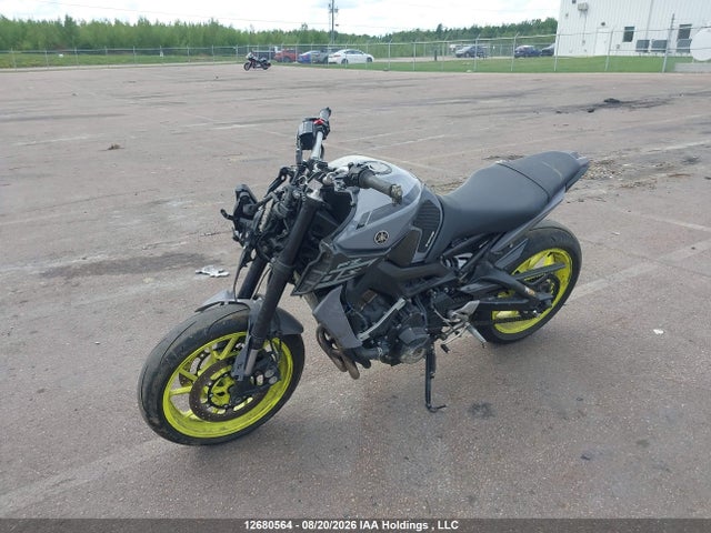 Yamaha FZ09 2017 JYARN53N8HA000133 Image 2