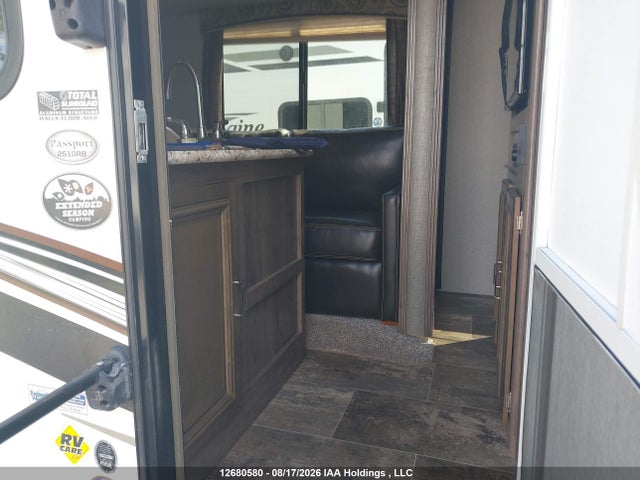 Keystone Passport 2018 4YDT25126JT415180 Image 5