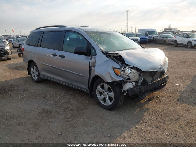 Продажа на аукционе авто 2015 Toyota Sienna, vin: 5TDZK3DC7FS551099, номер лота: 12680624
