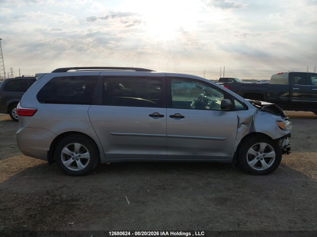 Toyota Sienna 2015 5TDZK3DC7FS551099 Image 13