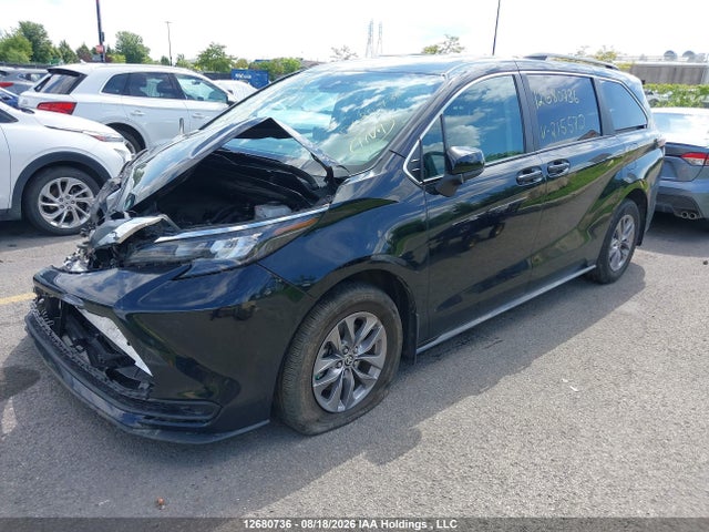 5TDGRKEC4RS215572 Toyota Sienna Le 8-passenger