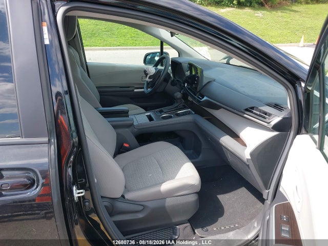 5TDGRKEC4RS215572 Toyota Sienna Le 8-passenger