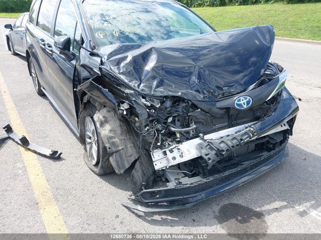 5TDGRKEC4RS215572 Toyota Sienna Le 8-passenger