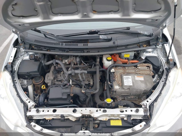 JTDKDTB31E1068945 Toyota Prius C Technology