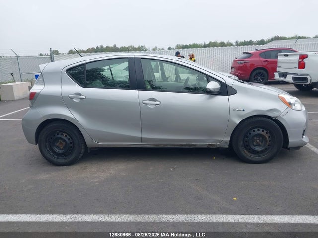 JTDKDTB31E1068945 Toyota Prius C Technology