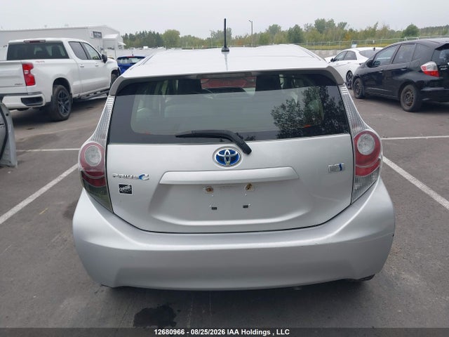 JTDKDTB31E1068945 Toyota Prius C Technology