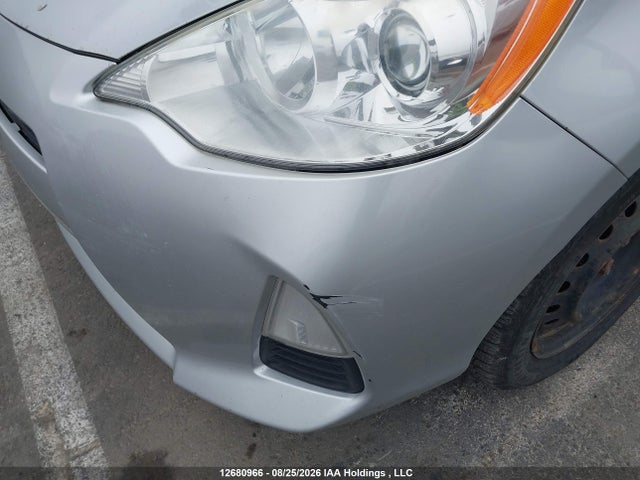 JTDKDTB31E1068945 Toyota Prius C Technology