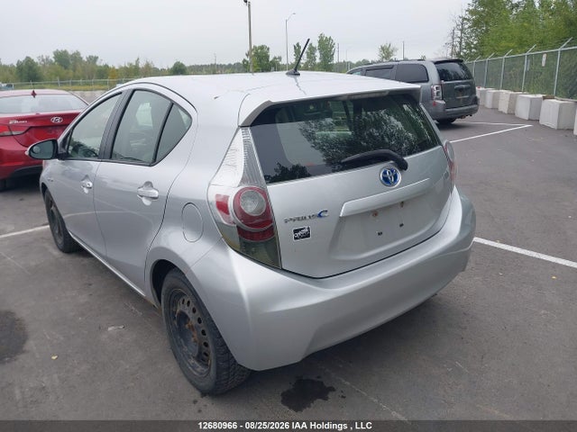 JTDKDTB31E1068945 Toyota Prius C Technology