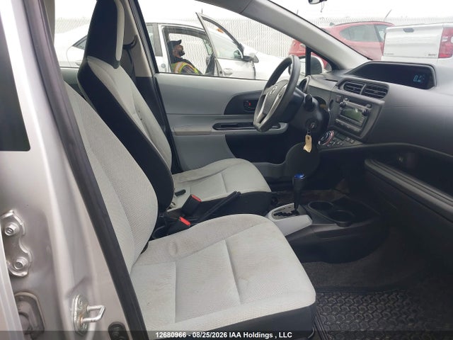 JTDKDTB31E1068945 Toyota Prius C Technology