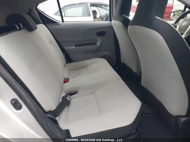 JTDKDTB31E1068945 Toyota Prius C Technology