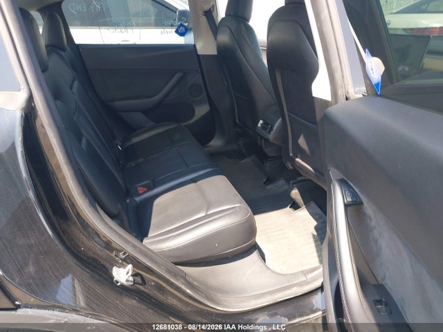 Tesla Model Y 2022 7SAYGDEE9NF464989 Image 8