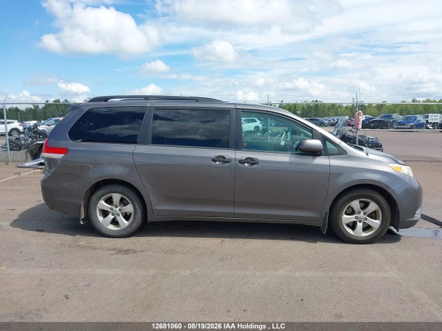 2011 Toyota Sienna მანქანა იყიდება აუქციონზე, vin: 5TDZK3DC2BS090453, აუქციონის ნომერი: 12681060